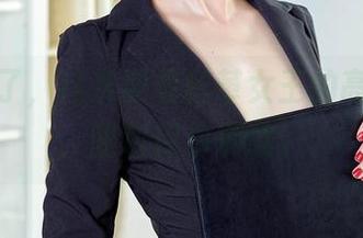爱丝来了，这次要看丝革女王的高冷秘诀，图包保你满意。