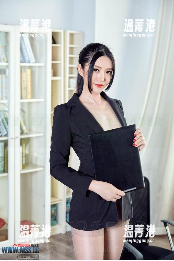 爱丝来了，这次要看丝革女王的高冷秘诀，图包保你满意。