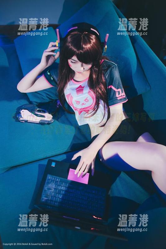 BoLoli菠萝社 - Suki朱忆音的花嫁写真：在图库里打卷的奇特姿势！