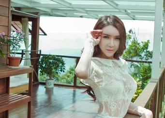 GIRLT果团网 - 合集:尹意纯和女友,谁的吃相更好看?看图就知道!