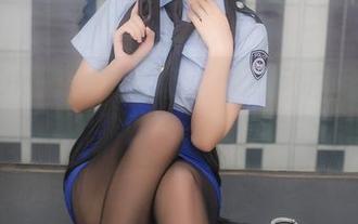 Momoko葵葵定制写真:龙尼塔,你这只“怪兽”的裙子太有力量!