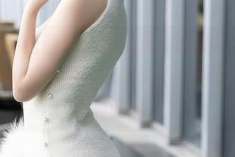 XIAOYU语画界 - “黑丝与旗袍”在周思乔Betty的图包分享中对话,这显然是个有趣的局。