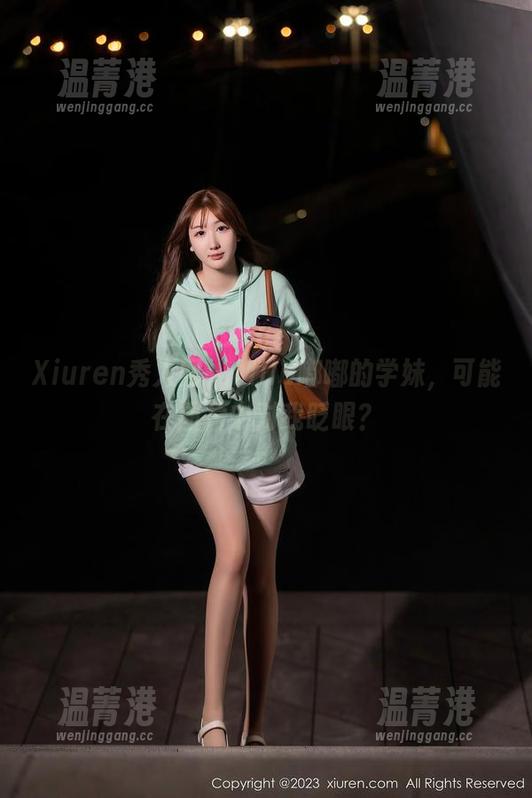 Xiuren秀人网 - Mila嘟嘟的学妹，可能在图片中对我眨眼？
