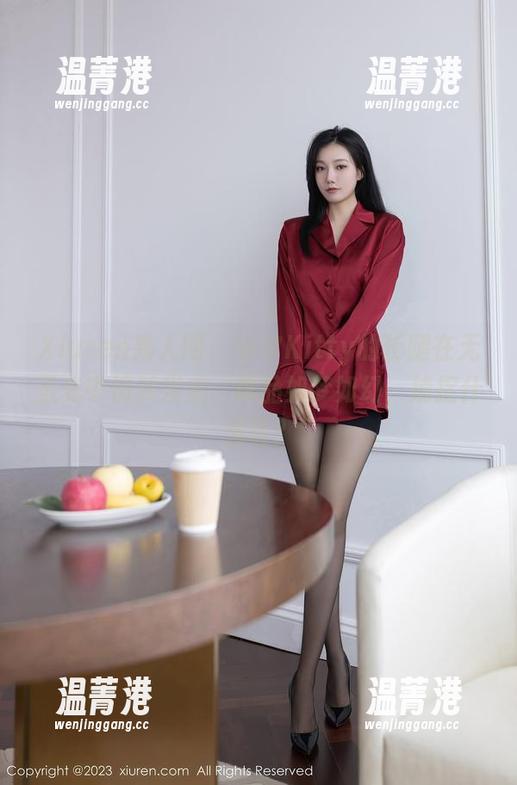 Xiuren秀人网 - 小夕Kitty的长腿在无圣光中悄然发光，作品如梦如幻，捕捉什么呢？