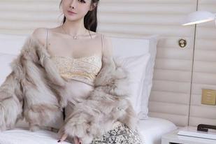 Xiuren秀人网 - 旗袍配秘笈:王薇薇的资源大分享,穿上真心不怕路人甲来拍。