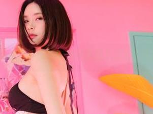 图集中，Yuka(유카)的睡衣福利像极了周末宅在家里的梦想！