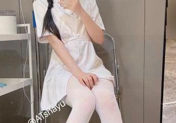 每一张图片都是一封情书:at鲨鱼的校服私拍不仅有样子,更有心思!