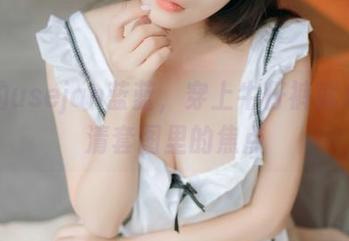 这样的usejan蓝蓝,穿上牛仔裤就成了高清套图里的焦点
