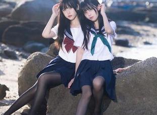 黑丝与水手服:三无人型的在线写真新表情