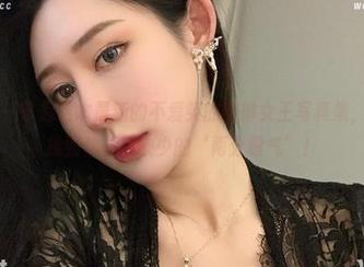 微密圈 - 拿起这本最新的不爱笑的赛琳女王写真集，或许能找到你一直缺少的‘两分霸气’！