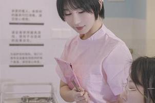 最新的云溪溪护士形象,图包里有啥新内容?