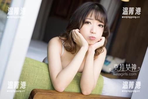 克拉女神 - 高清空姐图册，菲菲真会把那个制服穿得恰到好处，跟模特一样，谁还在飞机上吃泡面呢！