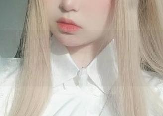盘点女主K的套装写真合集,你得为这每一件正装惊叹不已。
