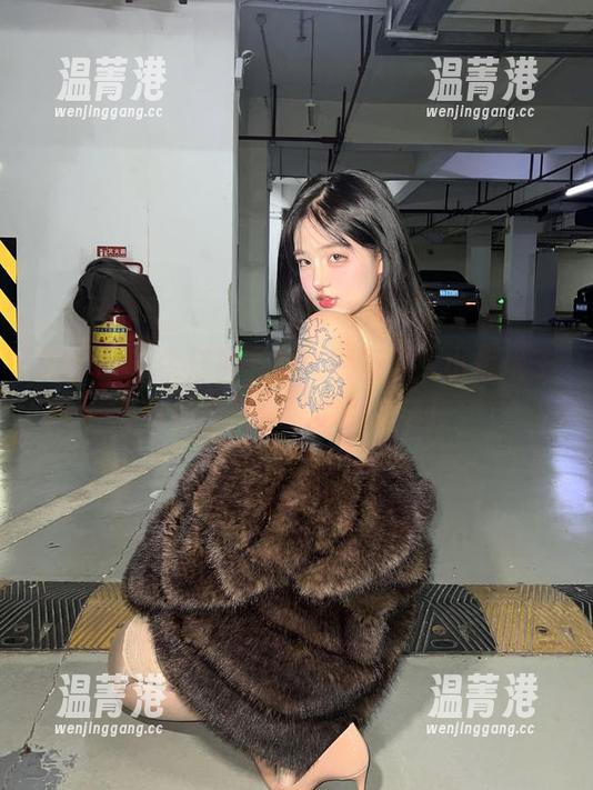 小优优子 微密圈 - 牛仔裤下的美丽行李,小优优子图包合集,谁也别想逃!