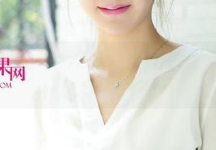 尤果网 - 白裙与含含:精选美图带来的零碎旖旎