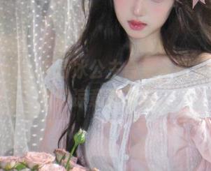 怡子yiii:高清冰公主合集,感受到一丝丝的凉意和不羁。