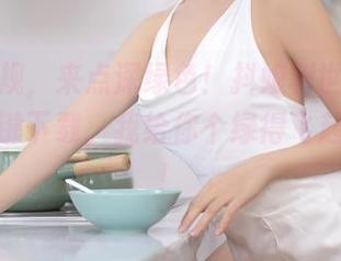 打破常规,来点深绿色!抖娘利世的套图,你一键下载,我给你个绿得飞起的理由!