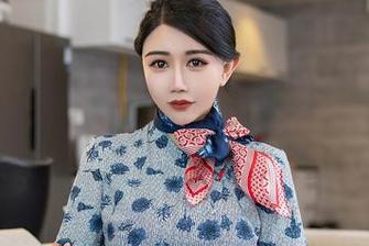 星颜社 - 在线看图集，潘思沁在海边玩得不亦乐乎。