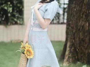 更新！是依酱吖的学姐约会日，cos服装比我这顿午餐还诱人！