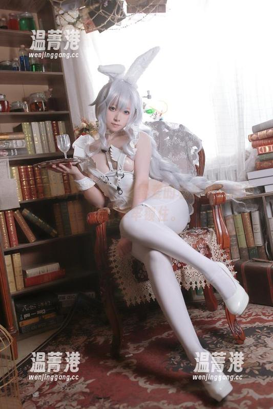 朝雾爱 修女装扮不谨慎,朝雾爱的私拍图包把我眼球牢牢锁住。