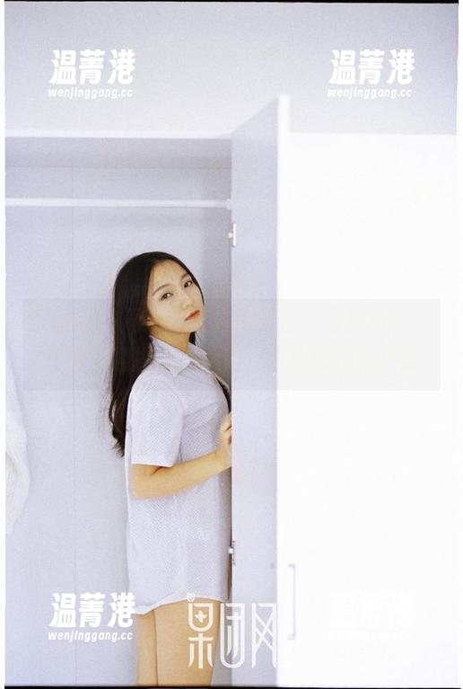 果团网-周妍希 果团网 - 周妍希和她的天台:最新合集,在风中摇摆与“摔角”之间的极限挑战