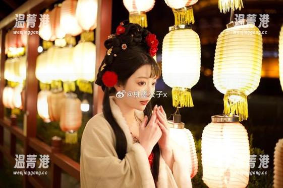 推开图集这是桃墨公子与八重神子的美图互动，你能认出哪是真情插画？