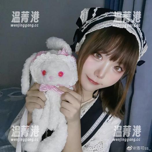 洛可ss和她的泳衣精选，水面折射的光线很不错