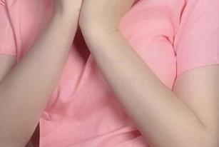 当洛桑w伊梓穿短裤时,线上摄影的奇妙时刻来临!