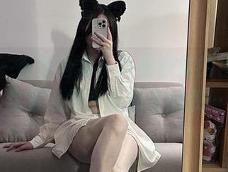 微密圈 - 私拍合集,玫桃泡芙的裸足,图包里透露出的那种懒散…