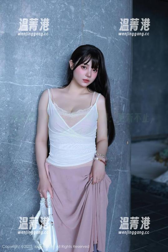 秀人网-小泡芙 秀人网 - 小泡芙的吊带写真:更新不止,福利也很给力