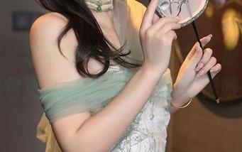 秀人网 - 李丽莎与丝袜的约会,原图柔美,图包更加暧昧,啊,这就很眼馋!