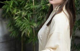 秀人网 - 糯美子MINIbabe的红裙私拍，图片呈现一股‘风一样的自由’——当然是假自由，因为照片里都是她啦！