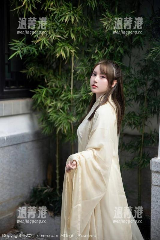 秀人网-糯美子MINIbabe 秀人网 - 糯美子MINIbabe的红裙私拍,图片呈现一股‘风一样的自由’——当然是假自由,因为照片里都是她啦!
