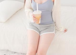 紧急企划 - 奶糖的透明之美,私房美图里藏着的不只是脸,还有那种轻描淡写的恰到好处。