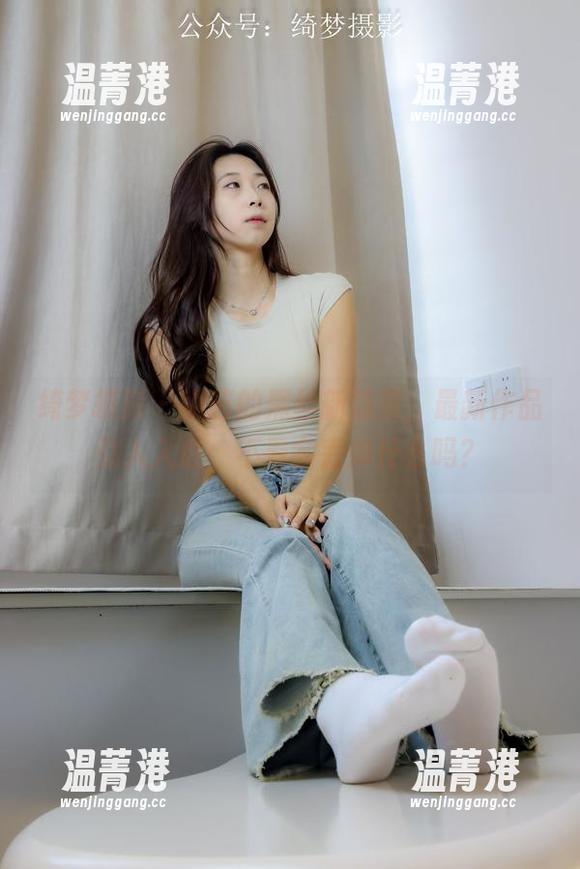 绮梦摄影 - 小艺的黑丝新篇章，最新作品引人入胜，不看会丢掉什么吗？