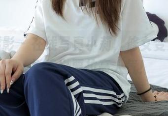 绮梦摄影 - 在线写真小莉，修女变身偶像，祈祷也要拉高人气！