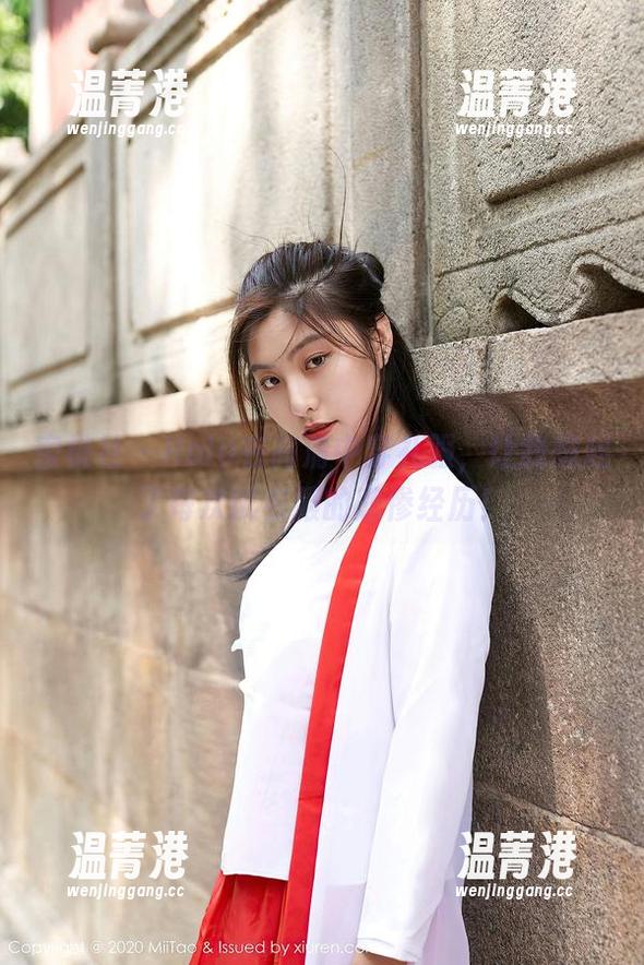 蜜桃社-Rola 蜜桃社 - Rola在高清中穿礼服,让我想起了每次试衣服的悲惨经历!