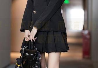 语画界 - 这不是航班,而是言沫的空姐图包,顺便下载吧