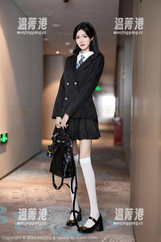 语画界-言沫 语画界 - 这不是航班,而是言沫的空姐图包,顺便下载吧