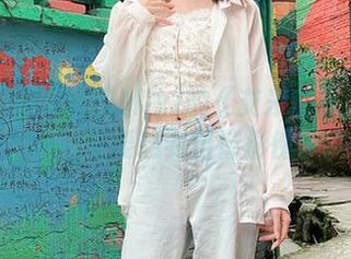 听说下载贝儿酱Miki的《艾米莉亚》写真,自拍都要感到自惭形愧了。