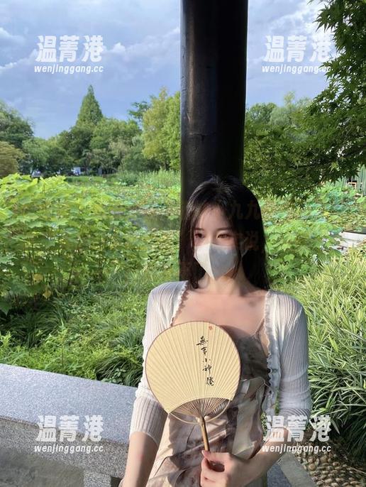 软妹小九九 微密圈 - 最新上线,软妹小九九的作品“当然还有你们喜欢的丝”,老实说,轻轻一碰就受不了。
