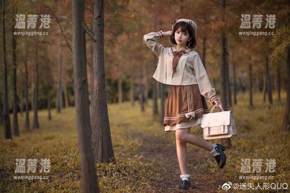 迷失人形QUQ 写真图集里的迷失人形QUQ:我和絮库夫的二次元尬舞时刻!