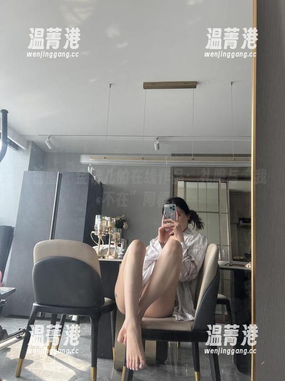 金希儿 微密圈 - 金希儿的在线作品:礼服与“我不在”同框。