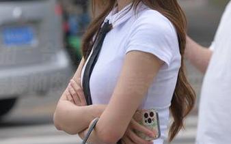 魔镜街拍 - 合辑登场:冬季与真理的搭配,婷婷的肉丝圣诞美在风中喘息。