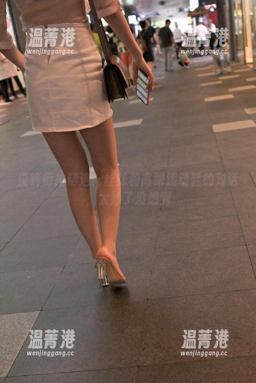 魔镜街拍 魔镜街拍精选:丝袜和高跟运动鞋的对话,太妙了没想到